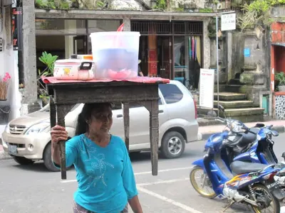 Delivering Lunch — Bali, Indonesia